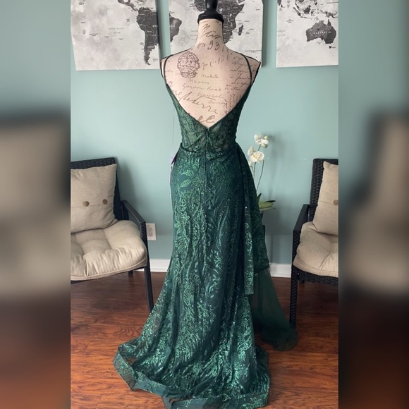 Emerald green formal dress - Picture 3 of 5